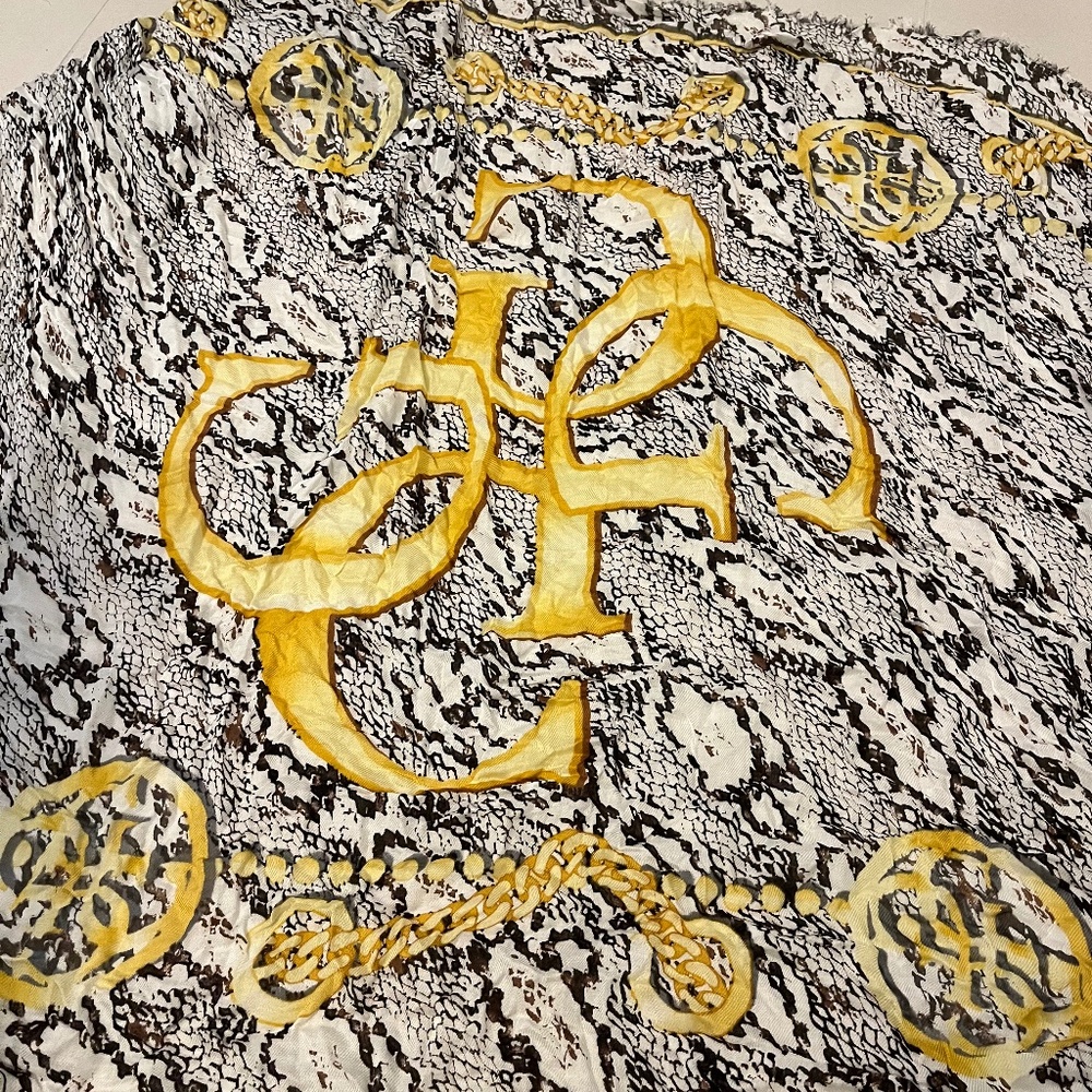 Guess scarf
